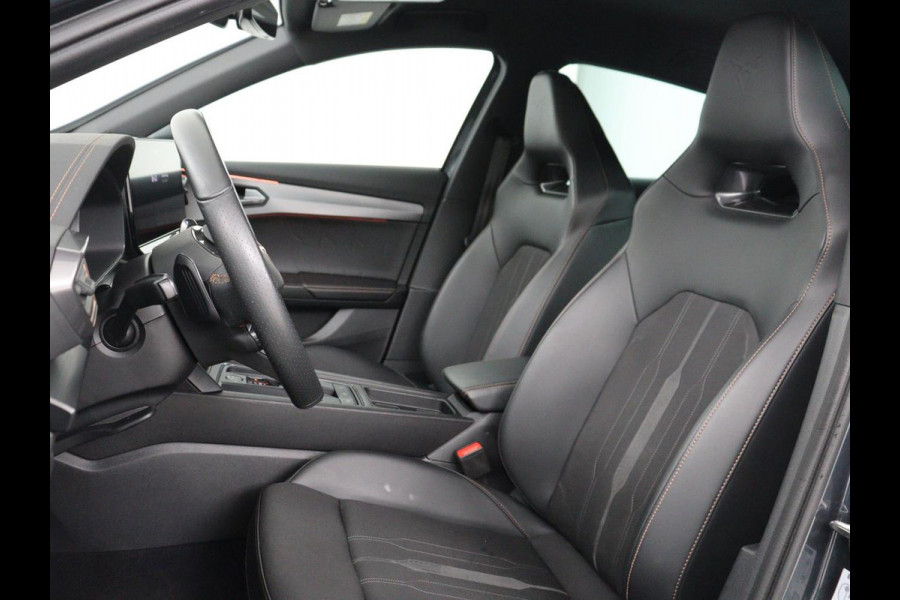 CUPRA Formentor 1.4 eHybrid VZ | 245pk | Trekhaak | Stoelverwarming | Adaptive cruise | Carplay | Navigatie | Sfeerverlichting | Keyless | Half leder | Camera | Stuurverwarming | PHEV | Plug In