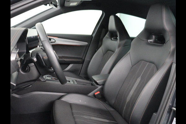 CUPRA Formentor 1.4 eHybrid VZ | 245pk | Trekhaak | Stoelverwarming | Adaptive cruise | Carplay | Navigatie | Sfeerverlichting | Keyless | Half leder | Camera | Stuurverwarming | PHEV | Plug In