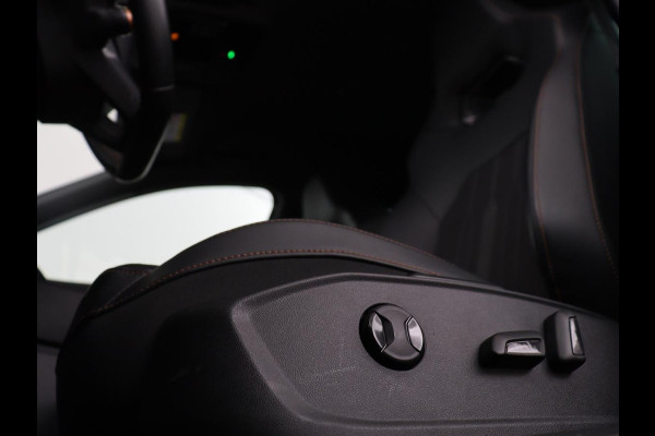 CUPRA Formentor 1.4 eHybrid VZ | 245pk | Trekhaak | Stoelverwarming | Adaptive cruise | Carplay | Navigatie | Sfeerverlichting | Keyless | Half leder | Camera | Stuurverwarming | PHEV | Plug In