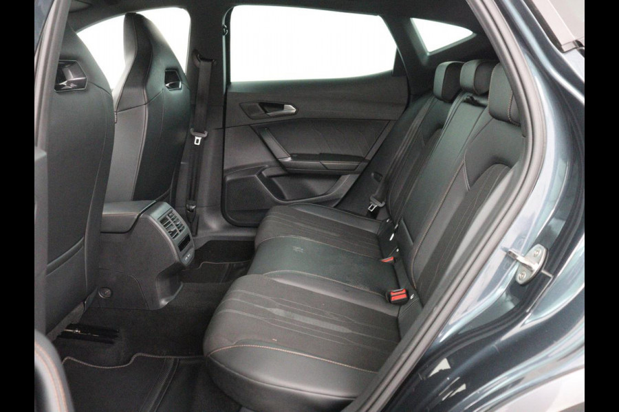 CUPRA Formentor 1.4 eHybrid VZ | 245pk | Trekhaak | Stoelverwarming | Adaptive cruise | Carplay | Navigatie | Sfeerverlichting | Keyless | Half leder | Camera | Stuurverwarming | PHEV | Plug In