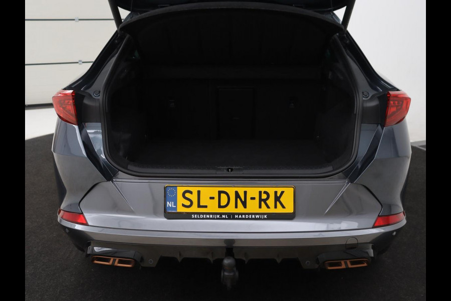 CUPRA Formentor 1.4 eHybrid VZ | 245pk | Trekhaak | Stoelverwarming | Adaptive cruise | Carplay | Navigatie | Sfeerverlichting | Keyless | Half leder | Camera | Stuurverwarming | PHEV | Plug In