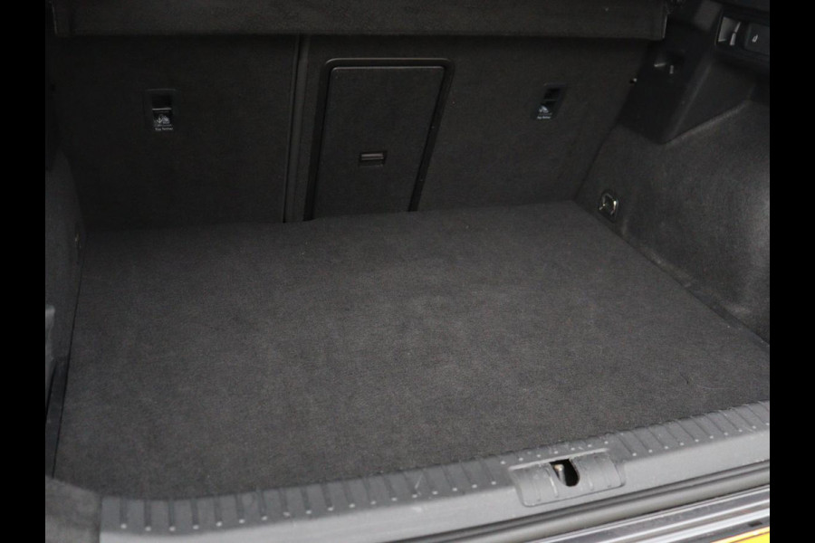 CUPRA Formentor 1.4 eHybrid VZ | 245pk | Trekhaak | Stoelverwarming | Adaptive cruise | Carplay | Navigatie | Sfeerverlichting | Keyless | Half leder | Camera | Stuurverwarming | PHEV | Plug In