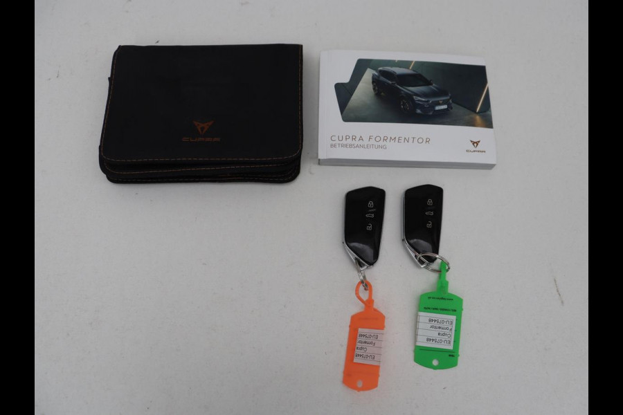 CUPRA Formentor 1.4 eHybrid VZ | 245pk | Trekhaak | Stoelverwarming | Adaptive cruise | Carplay | Navigatie | Sfeerverlichting | Keyless | Half leder | Camera | Stuurverwarming | PHEV | Plug In