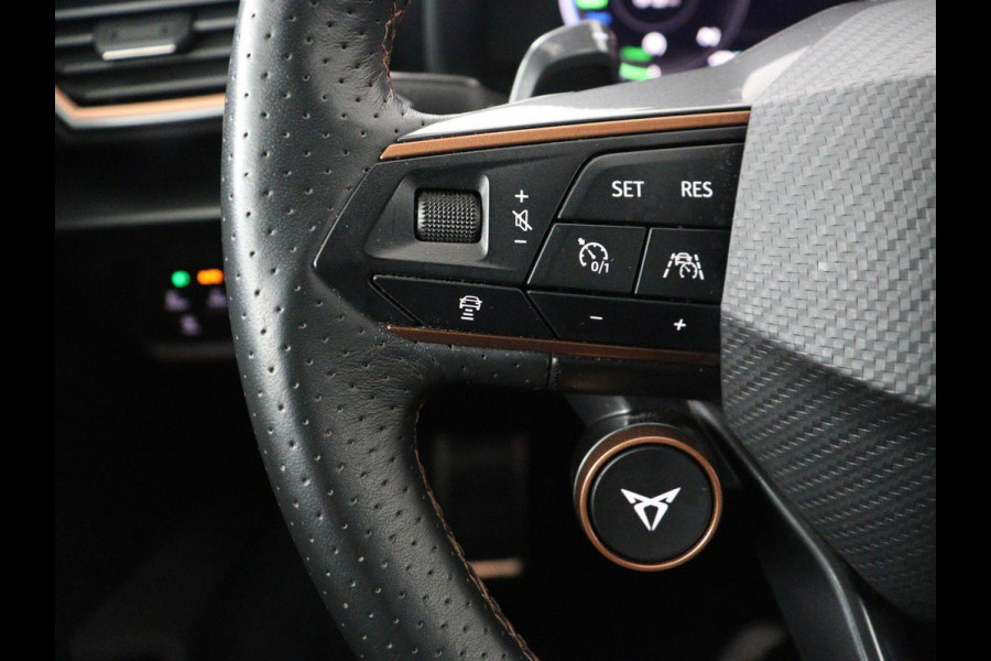 CUPRA Formentor 1.4 eHybrid VZ | 245pk | Trekhaak | Stoelverwarming | Adaptive cruise | Carplay | Navigatie | Sfeerverlichting | Keyless | Half leder | Camera | Stuurverwarming | PHEV | Plug In