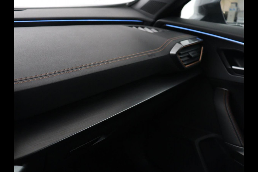 CUPRA Formentor 1.4 eHybrid VZ | 245pk | Trekhaak | Stoelverwarming | Adaptive cruise | Carplay | Navigatie | Sfeerverlichting | Keyless | Half leder | Camera | Stuurverwarming | PHEV | Plug In