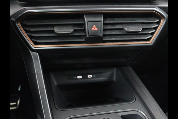 CUPRA Formentor 1.4 eHybrid VZ | 245pk | Trekhaak | Stoelverwarming | Adaptive cruise | Carplay | Navigatie | Sfeerverlichting | Keyless | Half leder | Camera | Stuurverwarming | PHEV | Plug In