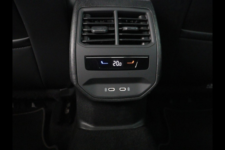 CUPRA Formentor 1.4 eHybrid VZ | 245pk | Trekhaak | Stoelverwarming | Adaptive cruise | Carplay | Navigatie | Sfeerverlichting | Keyless | Half leder | Camera | Stuurverwarming | PHEV | Plug In