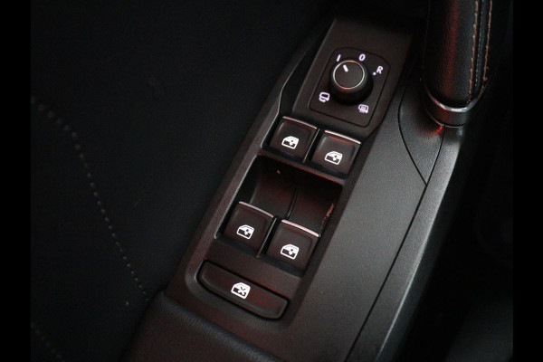 CUPRA Formentor 1.4 eHybrid VZ | 245pk | Trekhaak | Stoelverwarming | Adaptive cruise | Carplay | Navigatie | Sfeerverlichting | Keyless | Half leder | Camera | Stuurverwarming | PHEV | Plug In