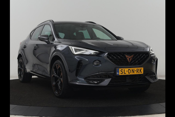 CUPRA Formentor 1.4 eHybrid VZ | 245pk | Trekhaak | Stoelverwarming | Adaptive cruise | Carplay | Navigatie | Sfeerverlichting | Keyless | Half leder | Camera | Stuurverwarming | PHEV | Plug In