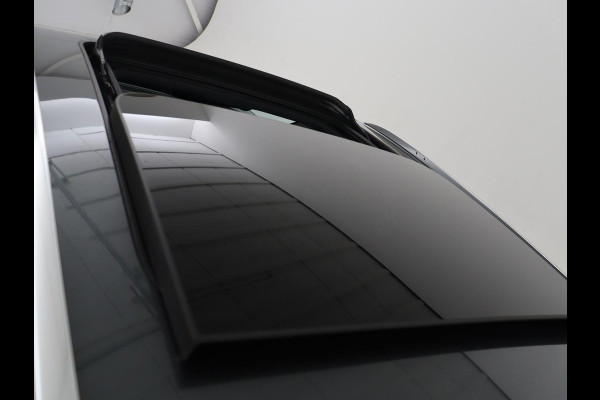 Audi A4 40 TFSI Launch edition Sport | Panoramadak | Trekhaak | Sportstoelen | DAB | Carplay | Virtual Cockpit | Half leder | Full LED | Navigatie | Parkeerhulp | Sportstuur | S Line