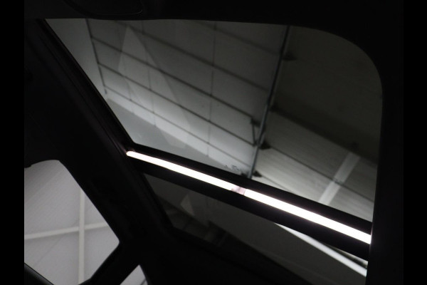 Audi A4 40 TFSI Launch edition Sport | Panoramadak | Trekhaak | Sportstoelen | DAB | Carplay | Virtual Cockpit | Half leder | Full LED | Navigatie | Parkeerhulp | Sportstuur | S Line