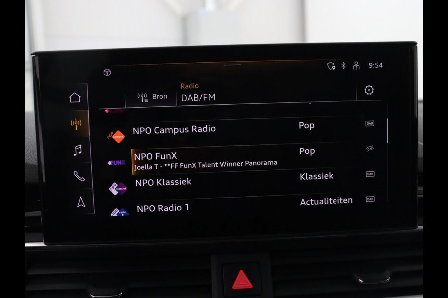 Audi A4 40 TFSI Launch edition Sport | Panoramadak | Trekhaak | Sportstoelen | DAB | Carplay | Virtual Cockpit | Half leder | Full LED | Navigatie | Parkeerhulp | Sportstuur | S Line