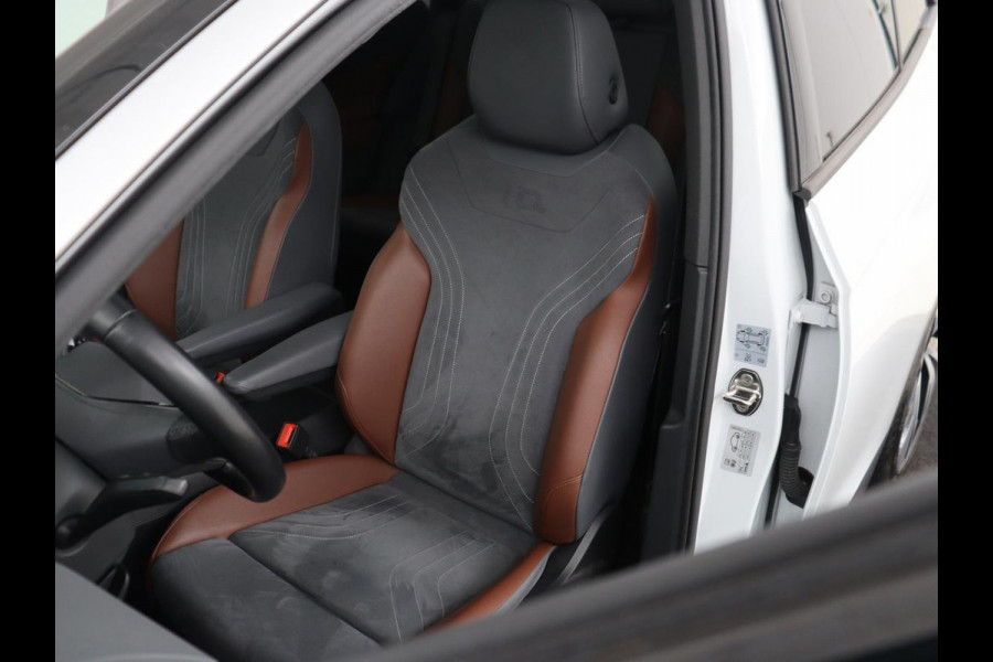 Volkswagen ID.4 First Max 77 kWh | Panoramadak | Head-Up | 360 Camera | Stoelverwarming | Matrix LED | Sfeerverlichting | Keyless | Adaptive cruise | Navigatie | Carplay | Half leder | Memory