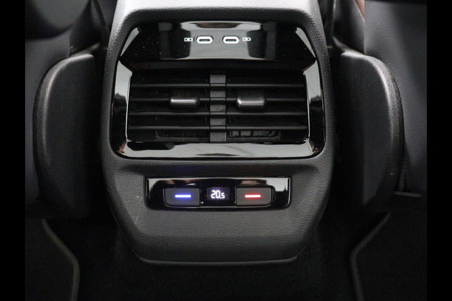 Volkswagen ID.4 First Max 77 kWh | Panoramadak | Head-Up | 360 Camera | Stoelverwarming | Matrix LED | Sfeerverlichting | Keyless | Adaptive cruise | Navigatie | Carplay | Half leder | Memory