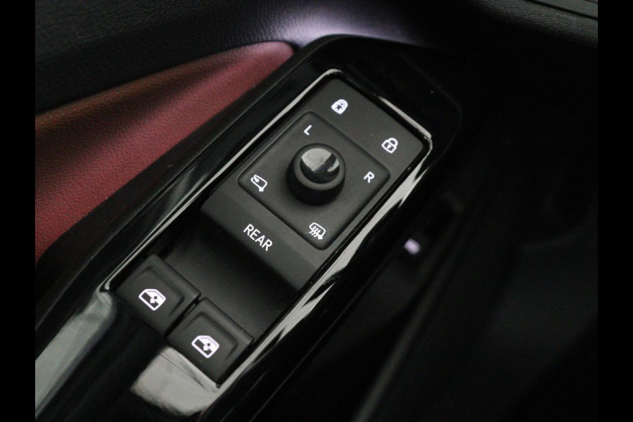 Volkswagen ID.4 First Max 77 kWh | Panoramadak | Head-Up | 360 Camera | Stoelverwarming | Matrix LED | Sfeerverlichting | Keyless | Adaptive cruise | Navigatie | Carplay | Half leder | Memory