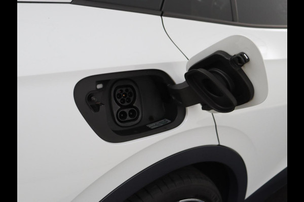 Volkswagen ID.4 First Max 77 kWh | Panoramadak | Head-Up | 360 Camera | Stoelverwarming | Matrix LED | Sfeerverlichting | Keyless | Adaptive cruise | Navigatie | Carplay | Half leder | Memory