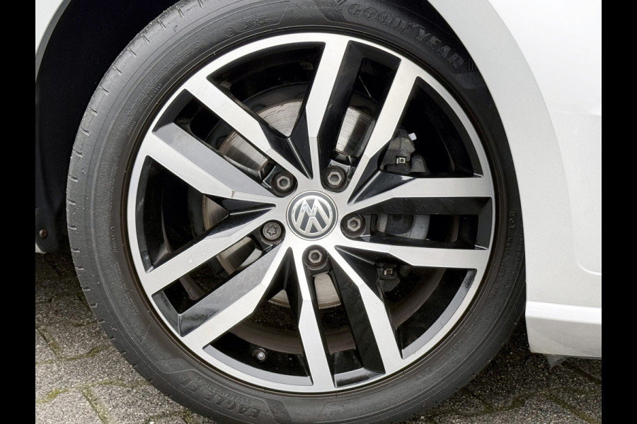 Volkswagen Golf 1.5 TSI Highline | Pano | ACC | LED | Camera | Keyless