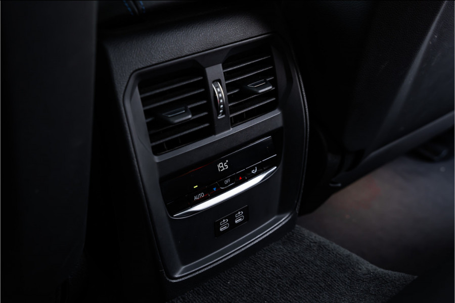 BMW i4 M50 High Executive M-Sport l Panorama l HUD l 360 camera l sportstoelen