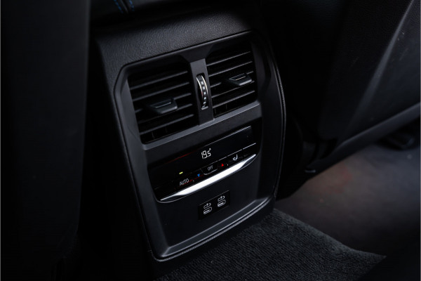 BMW i4 M50 High Executive M-Sport l Panorama l HUD l 360 camera l sportstoelen