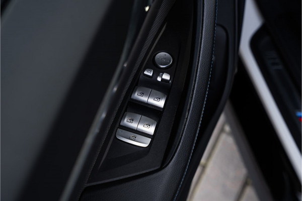 BMW i4 M50 High Executive M-Sport l Panorama l HUD l 360 camera l sportstoelen