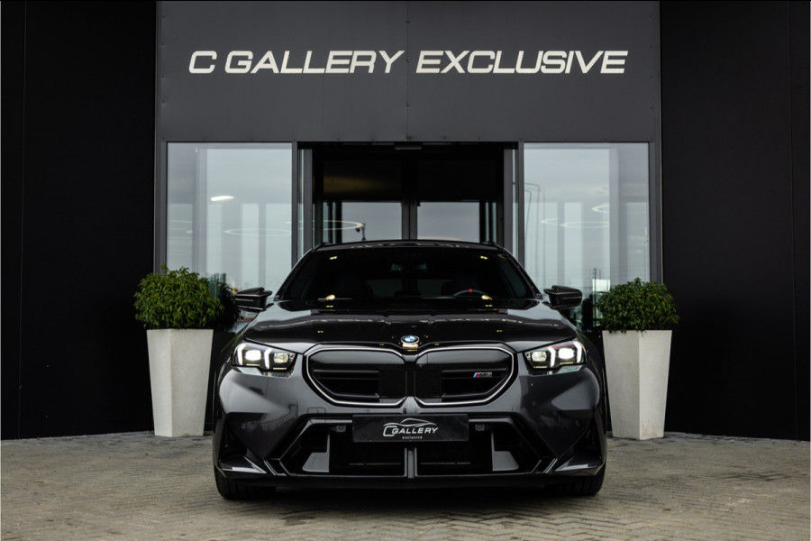 BMW 5 Serie Touring M5 - Panorama | B&W | Carbon | Elek. Trekhaak | 360 Camera