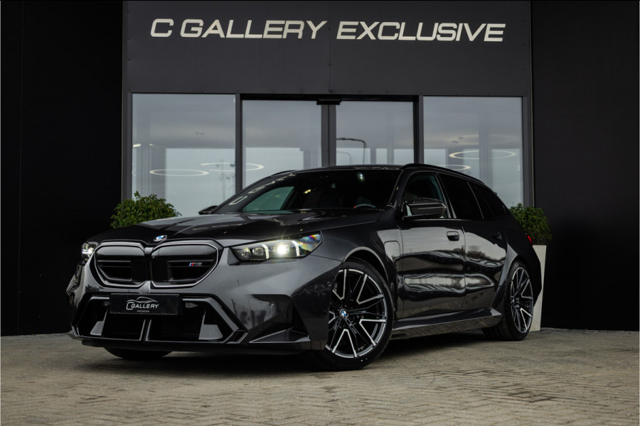 BMW 5 Serie Touring M5 - Panorama | B&W | Carbon | Elek. Trekhaak | 360 Camera