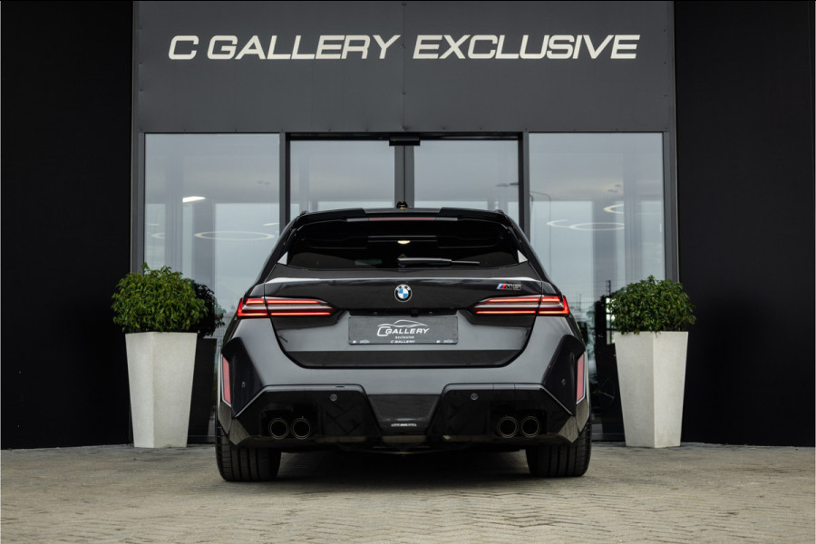 BMW 5 Serie Touring M5 - Panorama | B&W | Carbon | Elek. Trekhaak | 360 Camera