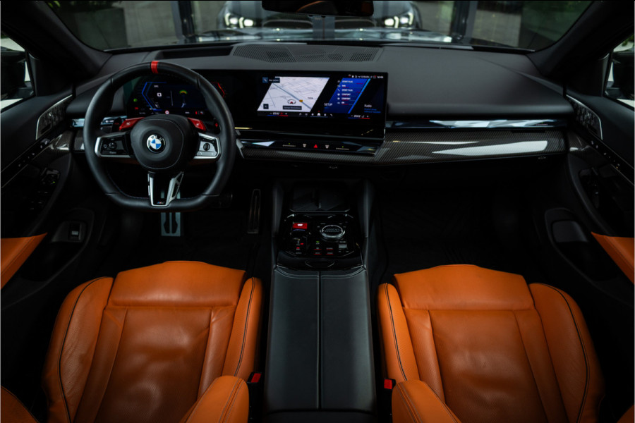 BMW 5 Serie Touring M5 - Panorama | B&W | Carbon | Elek. Trekhaak | 360 Camera
