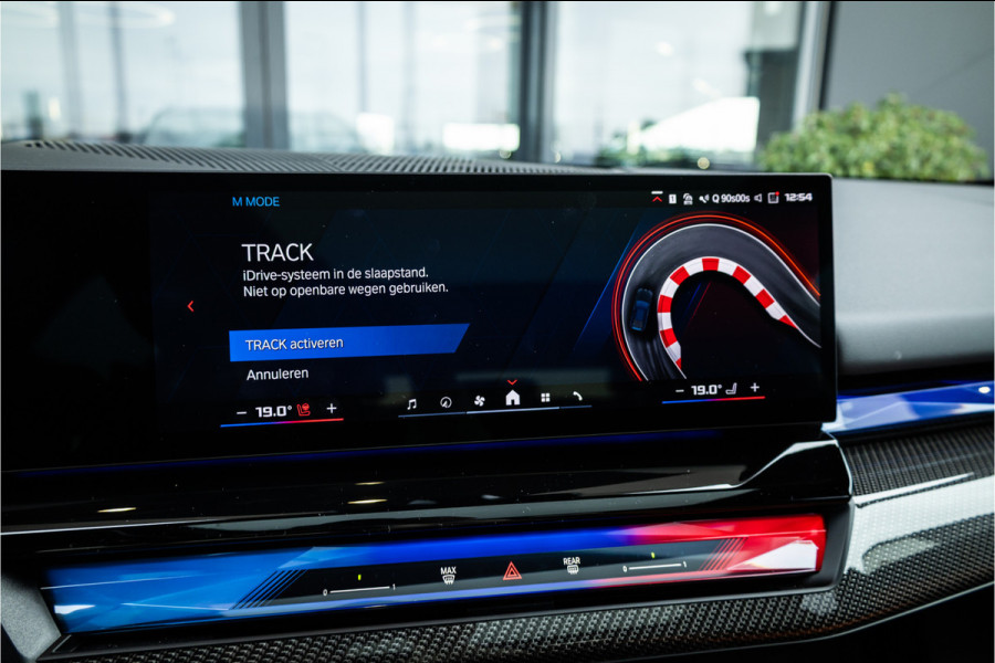 BMW 5 Serie Touring M5 - Panorama | B&W | Carbon | Elek. Trekhaak | 360 Camera