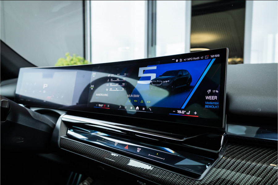 BMW 5 Serie Touring M5 - Panorama | B&W | Carbon | Elek. Trekhaak | 360 Camera