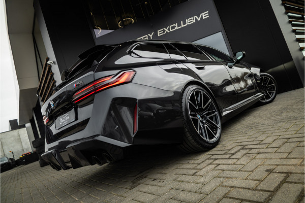 BMW 5 Serie Touring M5 - Panorama | B&W | Carbon | Elek. Trekhaak | 360 Camera