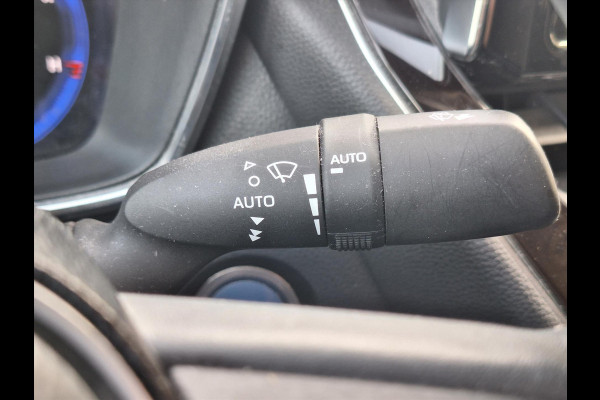 Toyota Corolla Sedan 1.8 Hybrid Style | Parkeersensoren, Navigatie, Keyless
