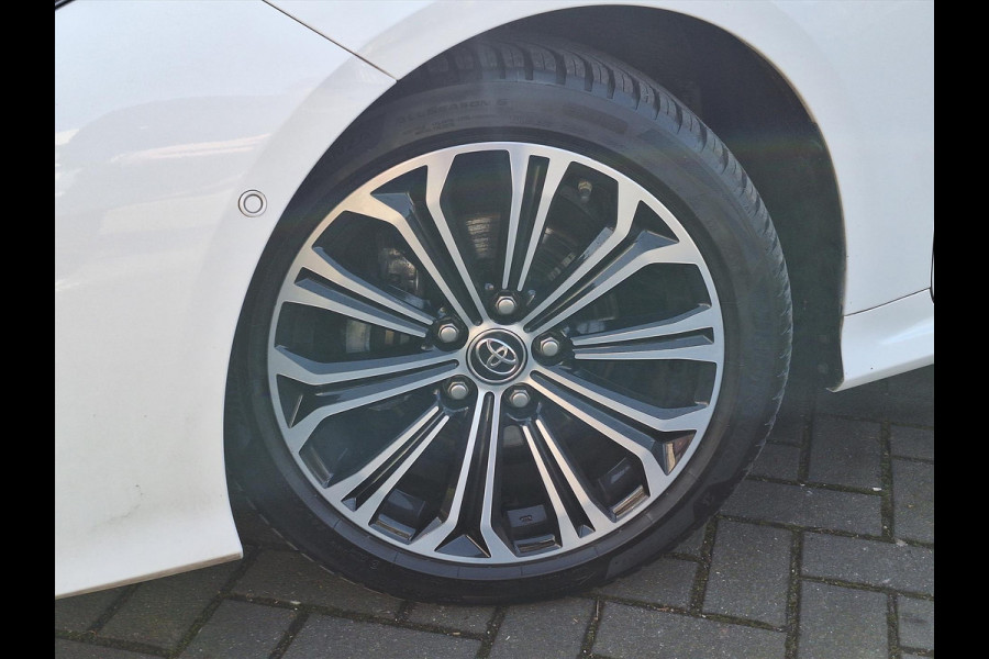 Toyota Corolla Sedan 1.8 Hybrid Style | Parkeersensoren, Navigatie, Keyless
