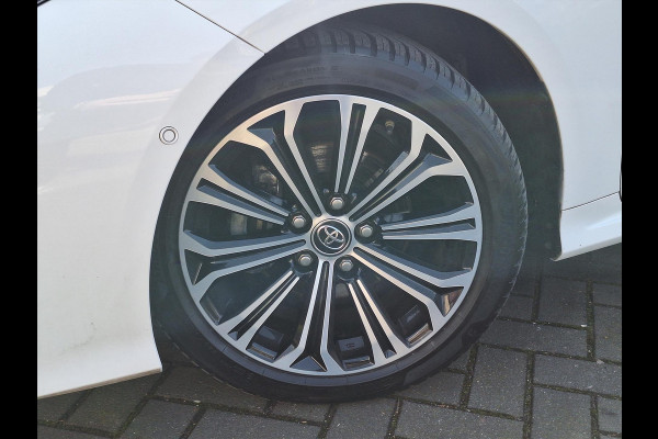 Toyota Corolla Sedan 1.8 Hybrid Style | Parkeersensoren, Navigatie, Keyless