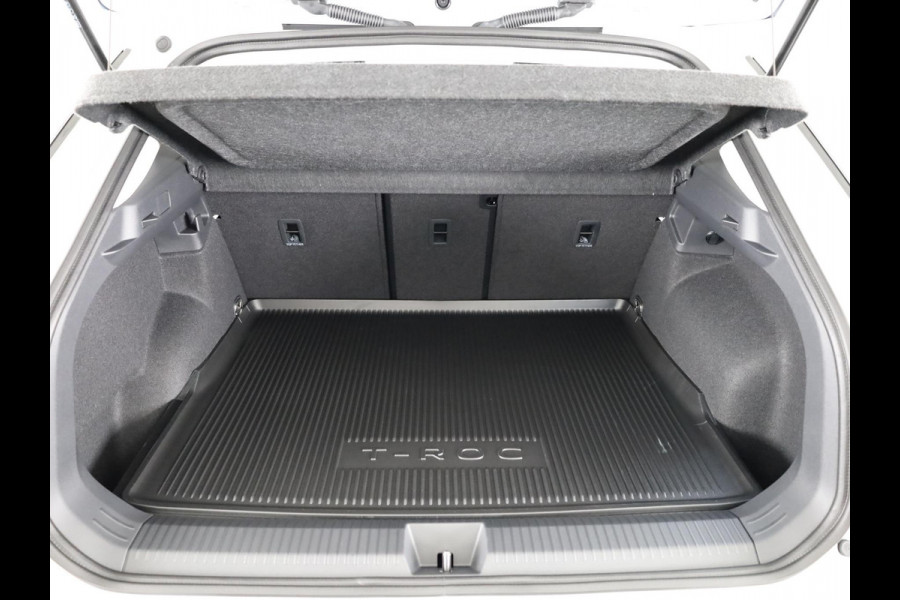 Volkswagen T-Roc Life First Edition 1.5 eTSI 85 kW / 116 PK SUV 7 v