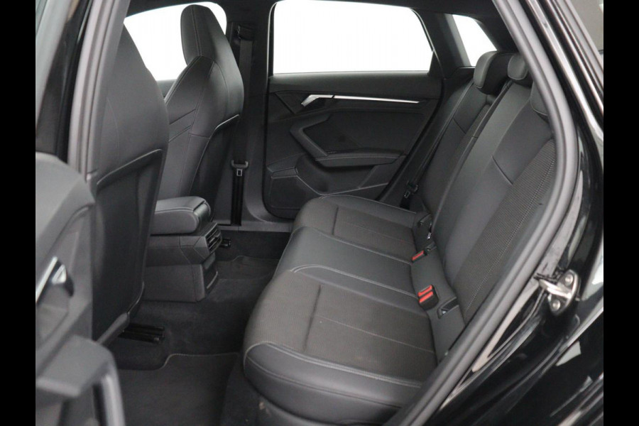 Audi A3 30 TFSI S edition | Panoramadak | Sportstoelen | Virtual Cockpit | Carplay | Half leder | Full LED | Parkeerhulp | Cruise control | Bluetooth | Climate control | Navigatie | S Line