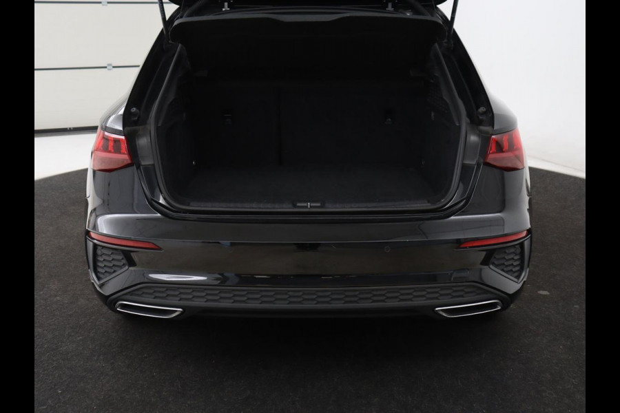 Audi A3 30 TFSI S edition | Panoramadak | Sportstoelen | Virtual Cockpit | Carplay | Half leder | Full LED | Parkeerhulp | Cruise control | Bluetooth | Climate control | Navigatie | S Line