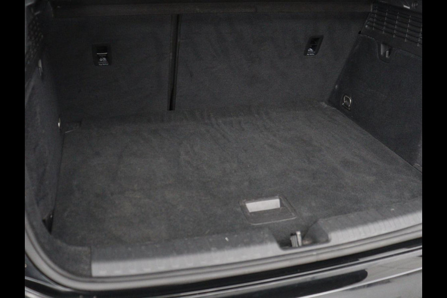 Audi A3 30 TFSI S edition | Panoramadak | Sportstoelen | Virtual Cockpit | Carplay | Half leder | Full LED | Parkeerhulp | Cruise control | Bluetooth | Climate control | Navigatie | S Line