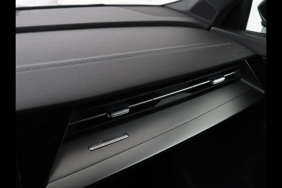 Audi A3 30 TFSI S edition | Panoramadak | Sportstoelen | Virtual Cockpit | Carplay | Half leder | Full LED | Parkeerhulp | Cruise control | Bluetooth | Climate control | Navigatie | S Line
