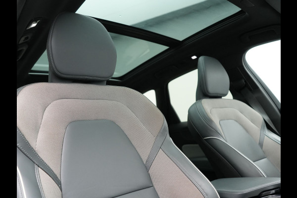 Volvo XC60 T6 AWD R-Design Plug In Hybrid 350pk Dealer O.H. PHEV | Trekhaak Af Fabriek | Panodak | Adaptive Cruise | Harman / Kardon | Lederen Sportstoelen Memory & Verwarmd | Google Assistent | Stuur Verwarmd | Keyless | Apple Carplay | DAB |