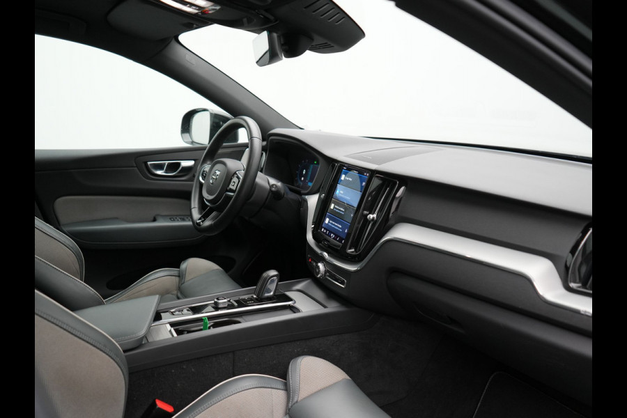Volvo XC60 T6 AWD R-Design Plug In Hybrid 350pk Dealer O.H. PHEV | Trekhaak Af Fabriek | Panodak | Adaptive Cruise | Harman / Kardon | Lederen Sportstoelen Memory & Verwarmd | Google Assistent | Stuur Verwarmd | Keyless | Apple Carplay | DAB |