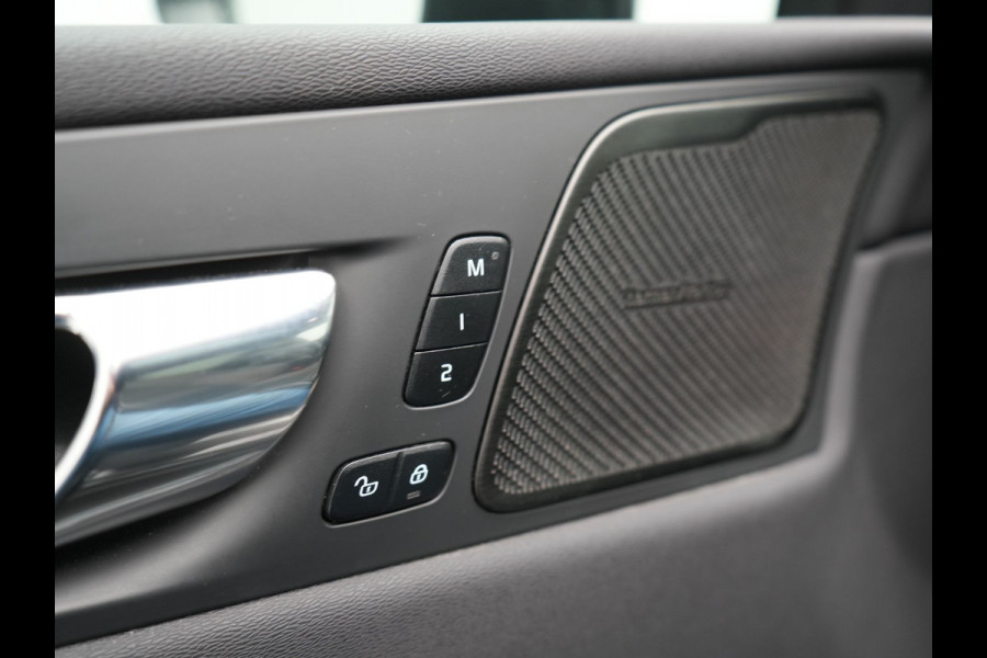 Volvo XC60 T6 AWD R-Design Plug In Hybrid 350pk Dealer O.H. PHEV | Trekhaak Af Fabriek | Panodak | Adaptive Cruise | Harman / Kardon | Lederen Sportstoelen Memory & Verwarmd | Google Assistent | Stuur Verwarmd | Keyless | Apple Carplay | DAB |