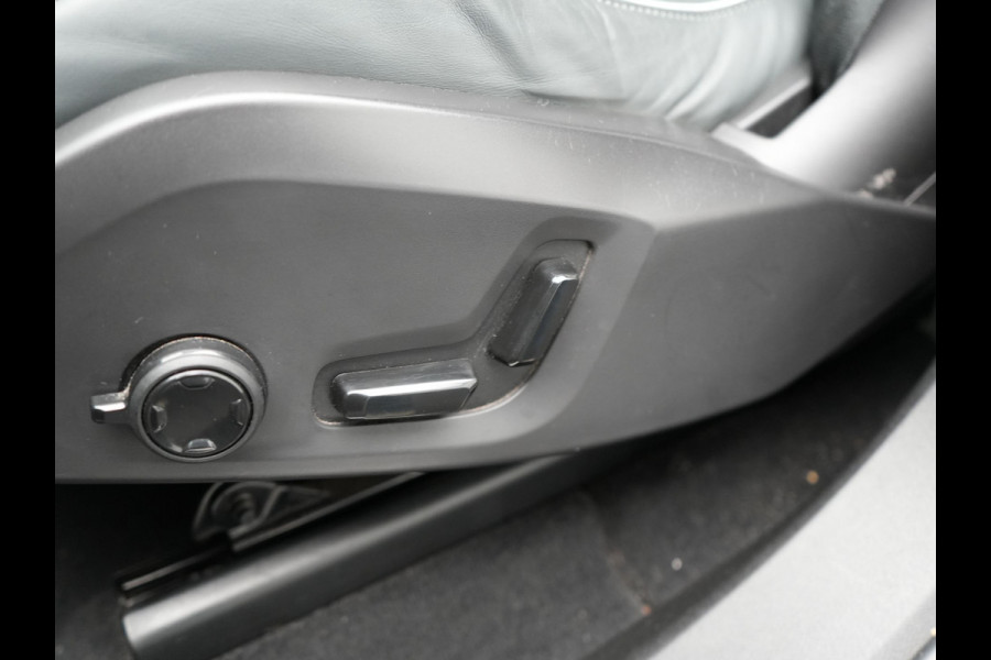 Volvo XC60 T6 AWD R-Design Plug In Hybrid 350pk Dealer O.H. PHEV | Trekhaak Af Fabriek | Panodak | Adaptive Cruise | Harman / Kardon | Lederen Sportstoelen Memory & Verwarmd | Google Assistent | Stuur Verwarmd | Keyless | Apple Carplay | DAB |