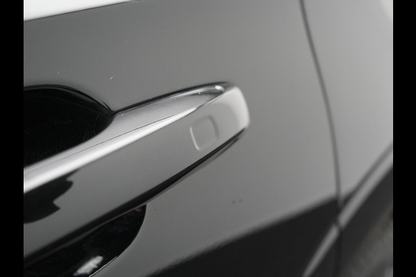 Volvo XC60 T6 AWD R-Design Plug In Hybrid 350pk Dealer O.H. PHEV | Trekhaak Af Fabriek | Panodak | Adaptive Cruise | Harman / Kardon | Lederen Sportstoelen Memory & Verwarmd | Google Assistent | Stuur Verwarmd | Keyless | Apple Carplay | DAB |