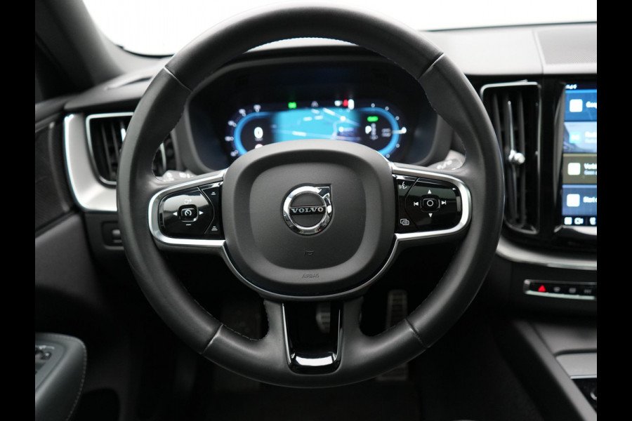 Volvo XC60 T6 AWD R-Design Plug In Hybrid 350pk Dealer O.H. PHEV | Trekhaak Af Fabriek | Panodak | Adaptive Cruise | Harman / Kardon | Lederen Sportstoelen Memory & Verwarmd | Google Assistent | Stuur Verwarmd | Keyless | Apple Carplay | DAB |