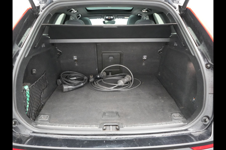 Volvo XC60 T6 AWD R-Design Plug In Hybrid 350pk Dealer O.H. PHEV | Trekhaak Af Fabriek | Panodak | Adaptive Cruise | Harman / Kardon | Lederen Sportstoelen Memory & Verwarmd | Google Assistent | Stuur Verwarmd | Keyless | Apple Carplay | DAB |