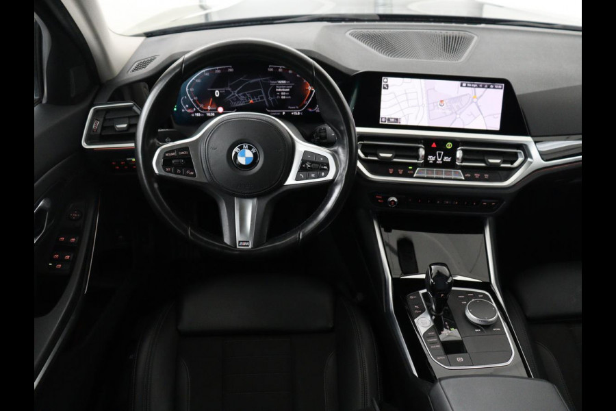 BMW 3 Serie Touring 318i Sport Line | Sportstoelen | Half leder | Live Cockpit | Carplay | Navigatie | Sfeerverlichting | Parkeerhulp | Climate control | Bluetooth | Cruise control