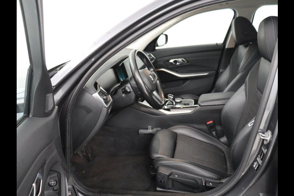 BMW 3 Serie Touring 318i Sport Line | Sportstoelen | Half leder | Live Cockpit | Carplay | Navigatie | Sfeerverlichting | Parkeerhulp | Climate control | Bluetooth | Cruise control