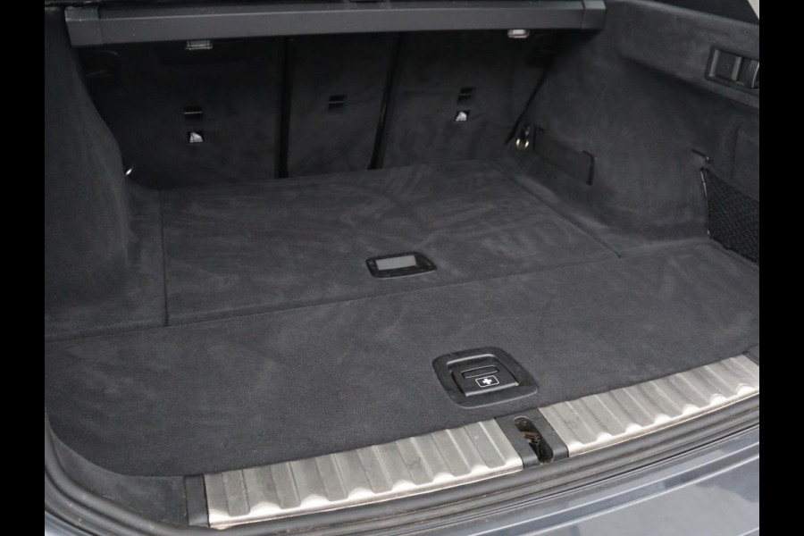 BMW 3 Serie Touring 318i Sport Line | Sportstoelen | Half leder | Live Cockpit | Carplay | Navigatie | Sfeerverlichting | Parkeerhulp | Climate control | Bluetooth | Cruise control