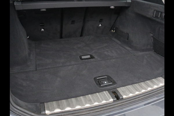 BMW 3 Serie Touring 318i Sport Line | Sportstoelen | Half leder | Live Cockpit | Carplay | Navigatie | Sfeerverlichting | Parkeerhulp | Climate control | Bluetooth | Cruise control